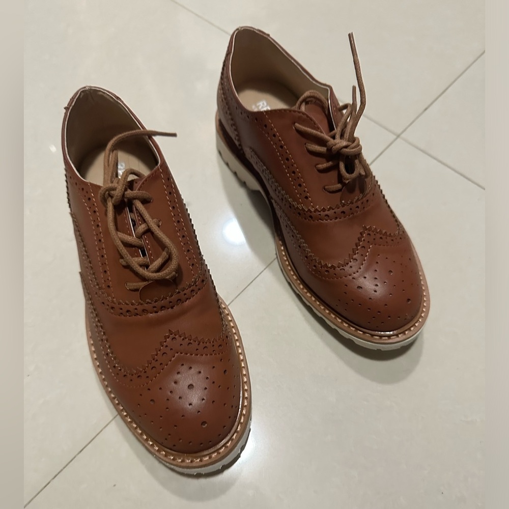 Kenneth Cole Little Boy Dress Shoes Cognac Lace Up shoes for Boys / Kids Sz 2